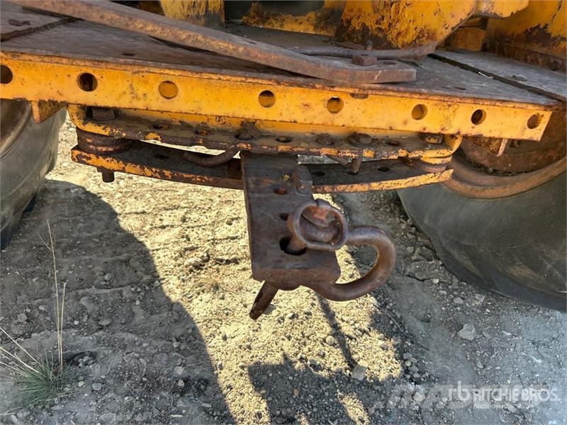 Minneapolis Moline UTS 2WD Antique Tractor الجرارات