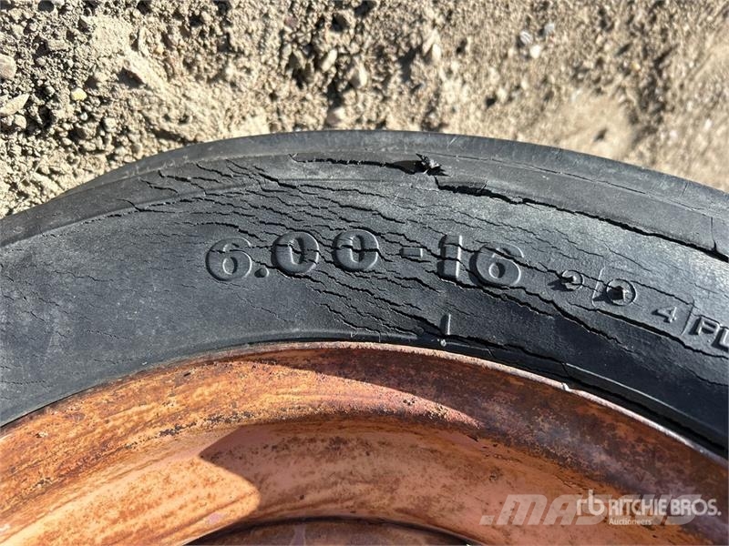 Minneapolis Moline UTS 2WD Antique Tractor الجرارات