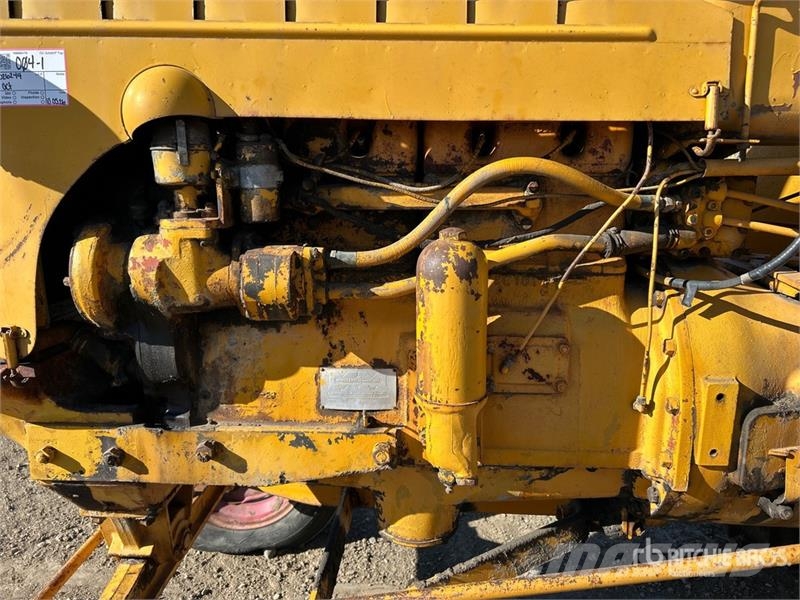 Minneapolis Moline UTS 2WD Antique Tractor الجرارات