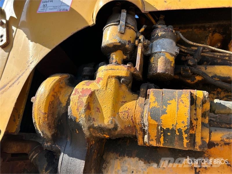 Minneapolis Moline UTS 2WD Antique Tractor الجرارات