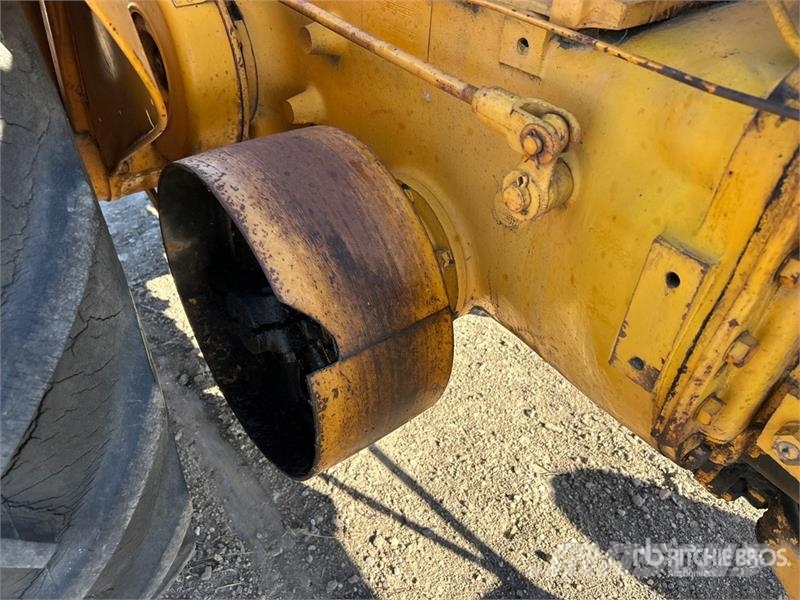Minneapolis Moline UTS 2WD Antique Tractor الجرارات