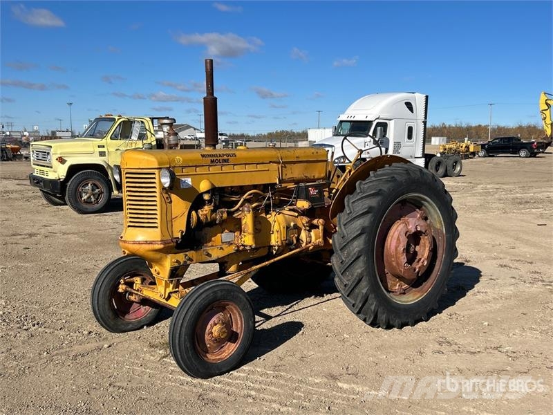 Minneapolis Moline UTS 2WD Antique Tractor الجرارات