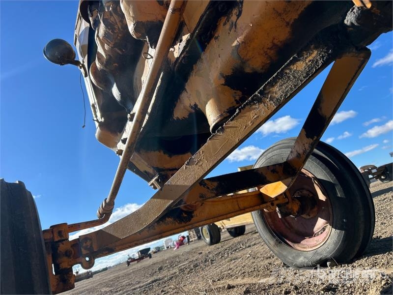 Minneapolis Moline UTS 2WD Antique Tractor الجرارات