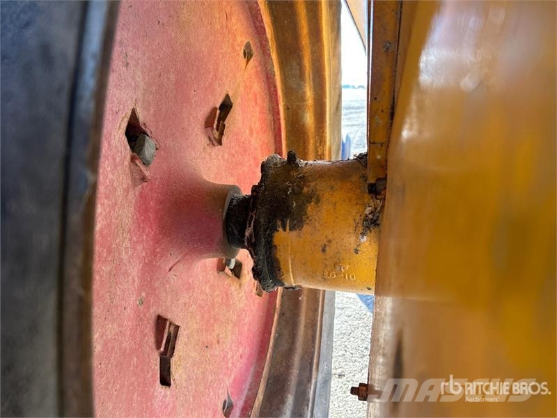 Minneapolis Moline UTS 2WD Antique Tractor الجرارات