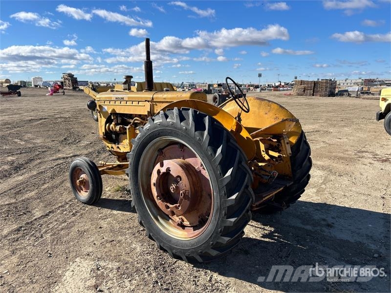 Minneapolis Moline UTS 2WD Antique Tractor الجرارات