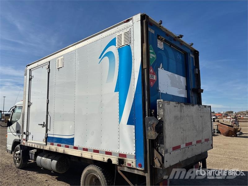 Mitsubishi Fuso Canter FE180 4x2 Van Truck Camion cassonati