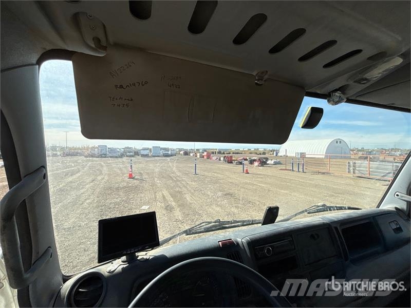 Mitsubishi Fuso Canter FE180 4x2 Van Truck Camion cassonati