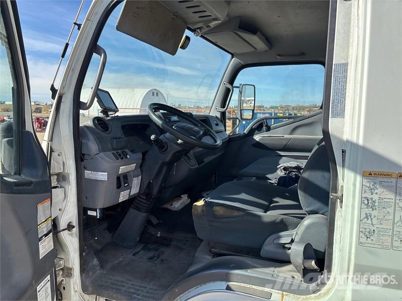 Mitsubishi Fuso Canter FE180 4x2 Van Truck Camion cassonati