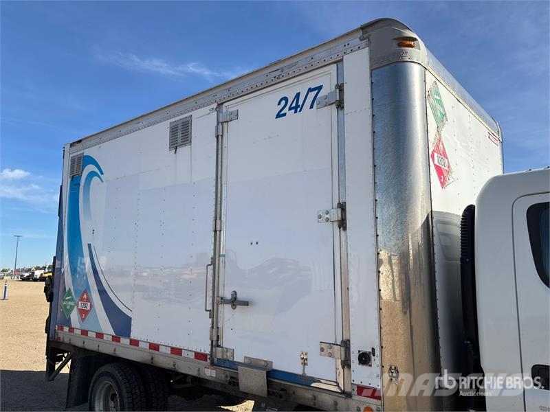 Mitsubishi Fuso Canter FE180 4x2 Van Truck Camion cassonati