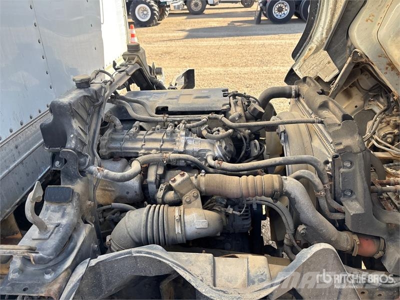 Mitsubishi Fuso Canter FE180 4x2 Van Truck Camion cassonati