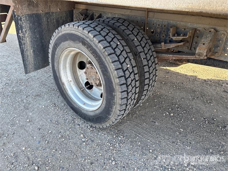 Mitsubishi Fuso Canter FE180 4x2 Van Truck Camion cassonati