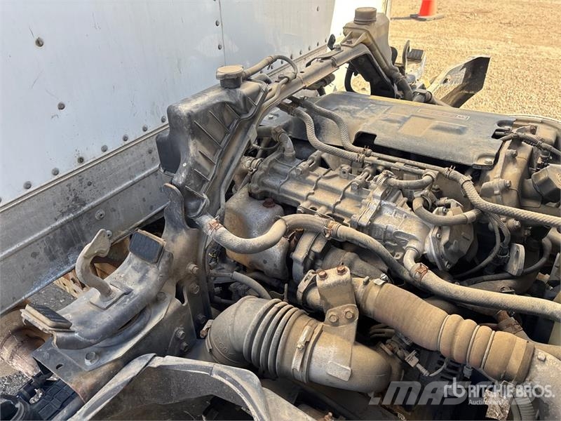 Mitsubishi Fuso Canter FE180 4x2 Van Truck Camion cassonati