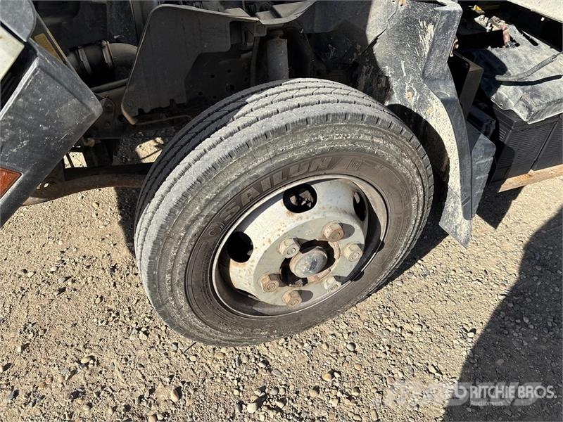 Mitsubishi Fuso Canter FE180 4x2 Van Truck Camion cassonati