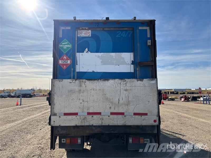 Mitsubishi Fuso Canter FE180 4x2 Van Truck Camion cassonati