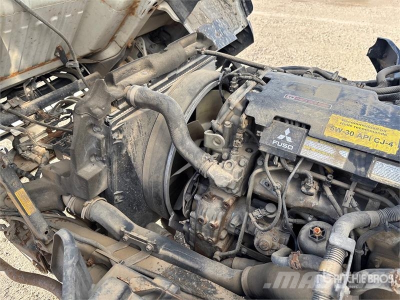 Mitsubishi Fuso Canter FE180 4x2 Van Truck Camion cassonati