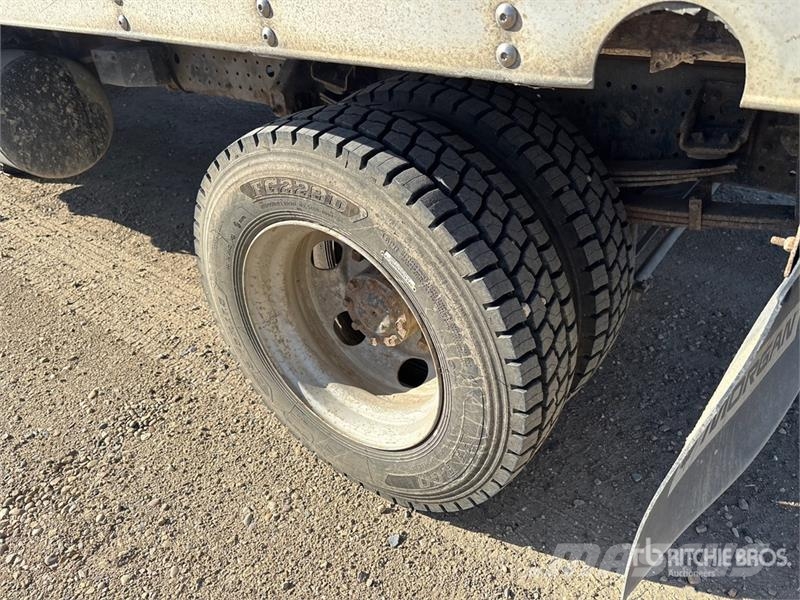 Mitsubishi Fuso Canter FE180 4x2 Van Truck Camion cassonati