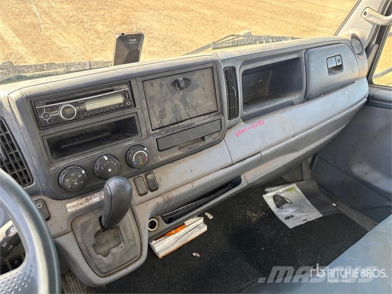 Mitsubishi Fuso Canter FE180 4x2 Van Truck Camion cassonati