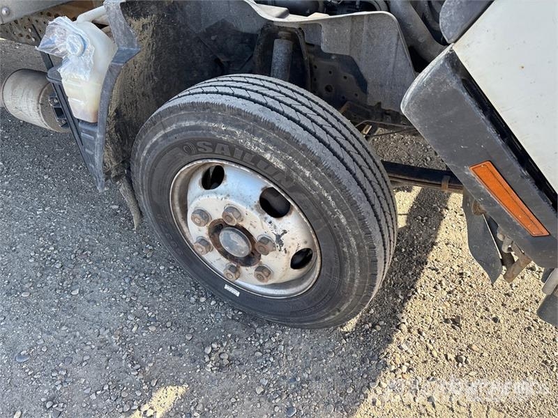Mitsubishi Fuso Canter FE180 4x2 Van Truck Camion cassonati