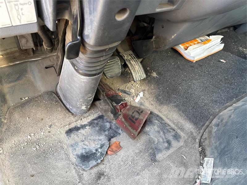 Mitsubishi Fuso Canter FE180 4x2 Van Truck Camion cassonati