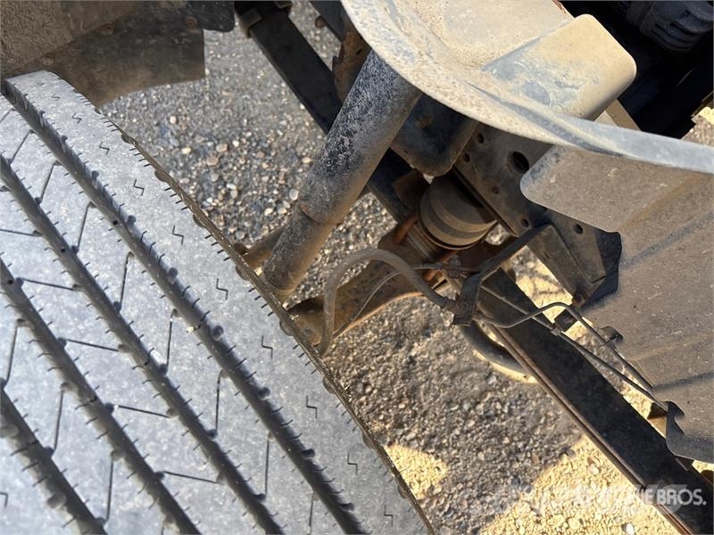 Mitsubishi Fuso Canter FE180 4x2 Van Truck Camion cassonati