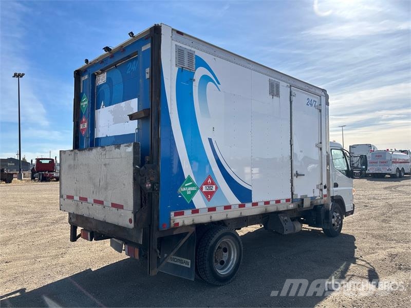 Mitsubishi Fuso Canter FE180 4x2 Van Truck Camion cassonati