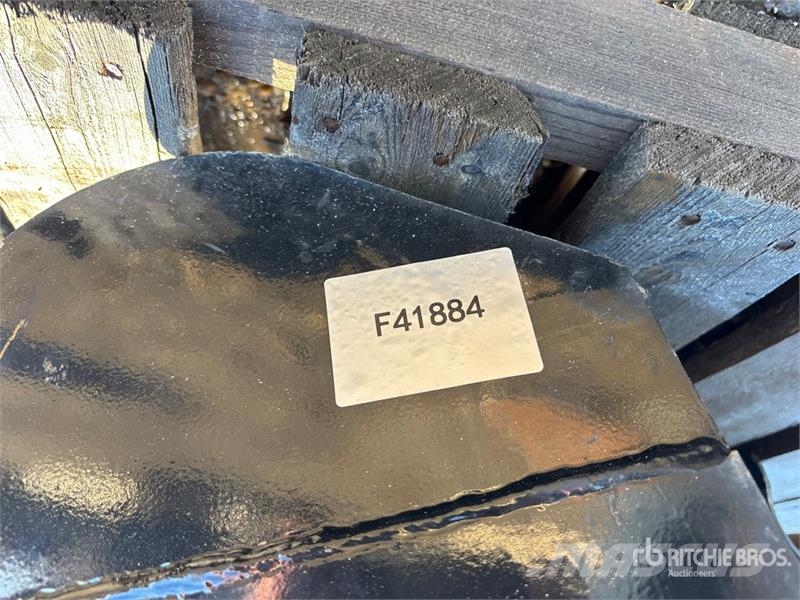Miva VCT800 32 in Hydraulic Tilting Excavator Bucket (U دلاء