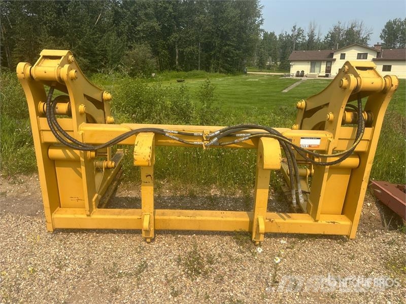 ML 72 in Q/C Wheel Loader Grapple - Fits Cat 966G Grijpers