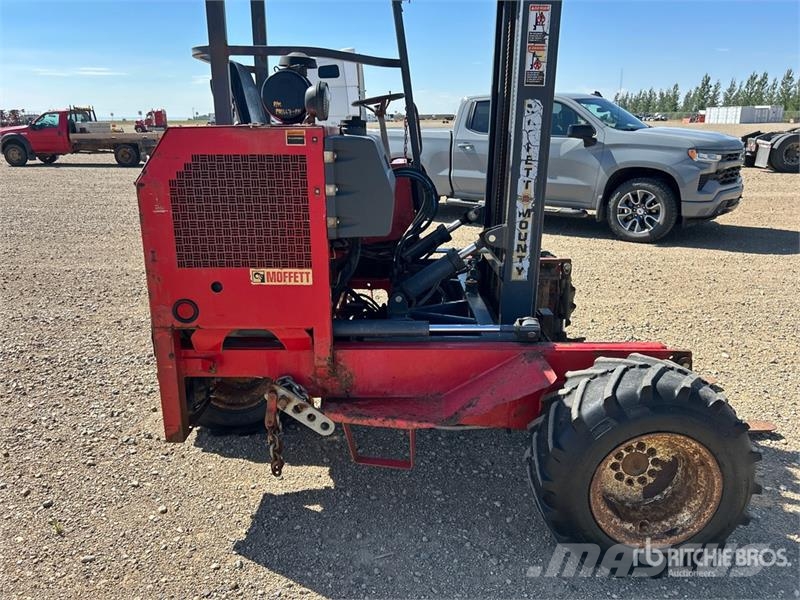  Moffet M750.3N 5000 lb 3x3 Truck Mounted Forklift トラック積載用フォークリフト