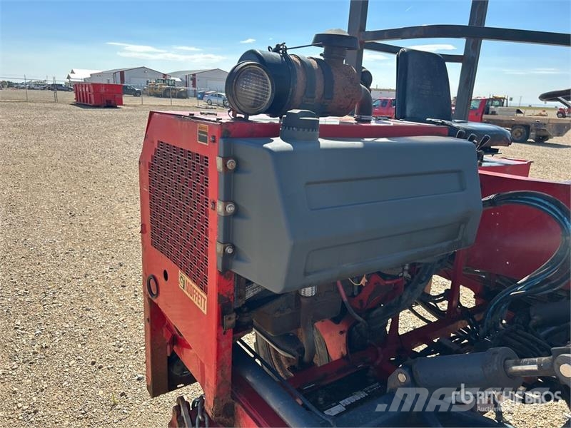  Moffet M750.3N 5000 lb 3x3 Truck Mounted Forklift トラック積載用フォークリフト