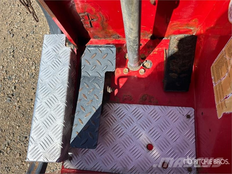  Moffet M750.3N 5000 lb 3x3 Truck Mounted Forklift トラック積載用フォークリフト