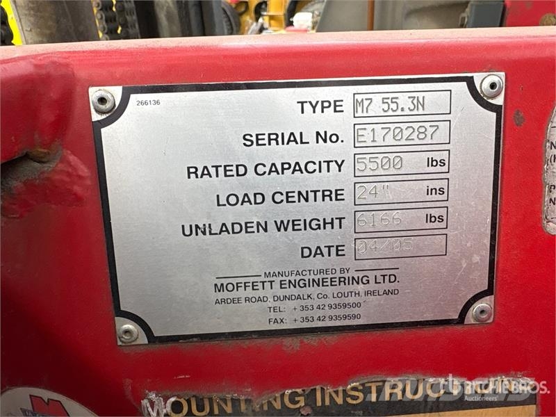 Moffett M7 5500 lb Truck Mounted Forklift Teleskobik yükleyiciler