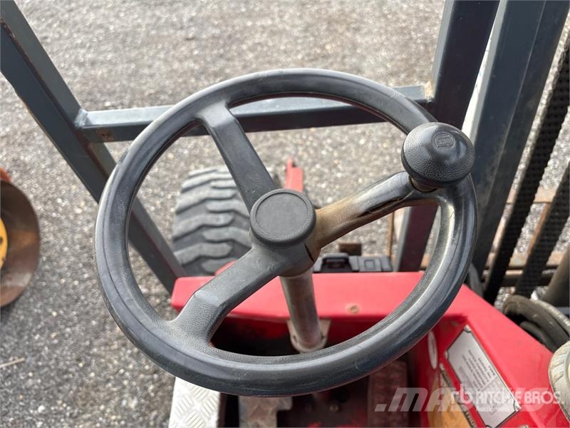 Moffett M7 5500 lb Truck Mounted Forklift Teleskobik yükleyiciler