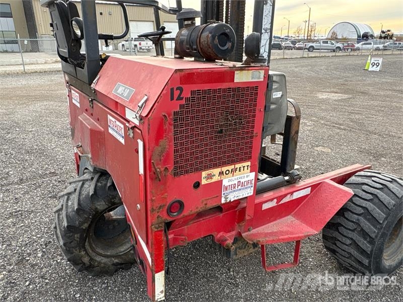 Moffett M7 5500 lb Truck Mounted Forklift Teleskobik yükleyiciler