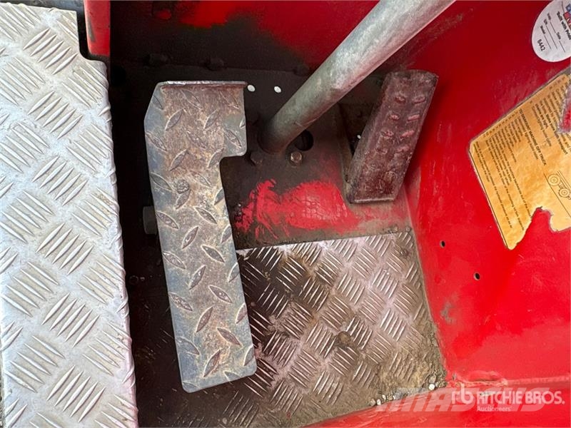 Moffett M7 5500 lb Truck Mounted Forklift Teleskobik yükleyiciler
