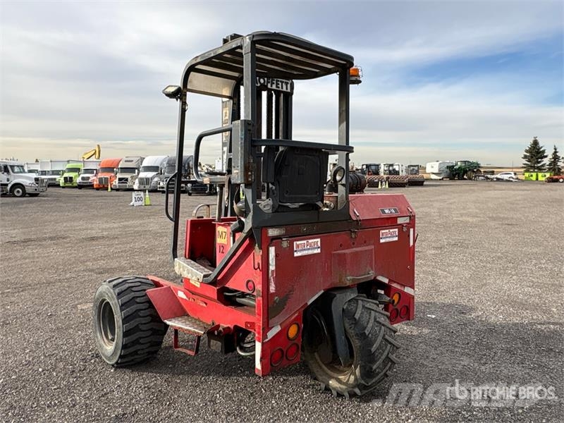 Moffett M7 5500 lb Truck Mounted Forklift Teleskobik yükleyiciler