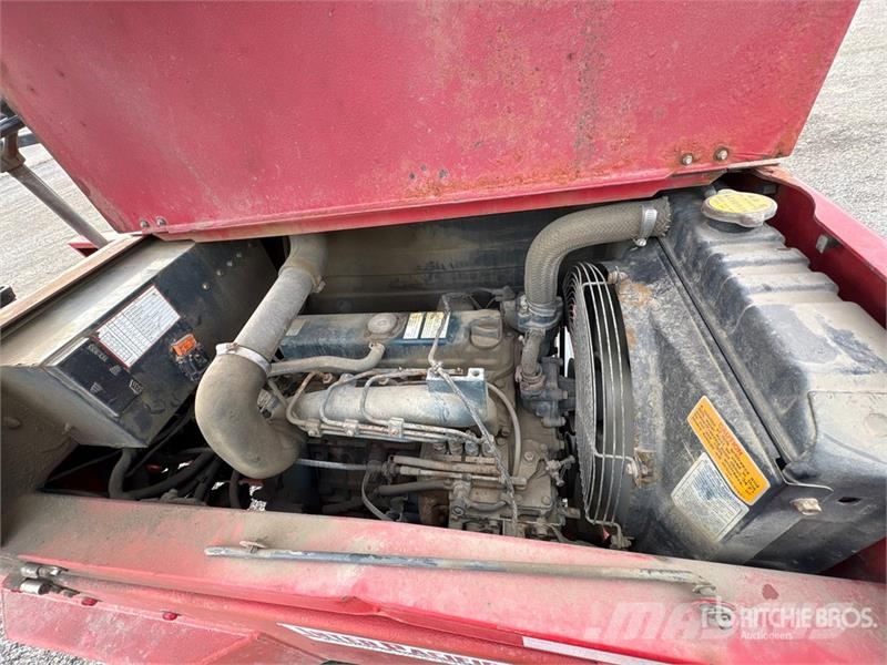 Moffett M7 5500 lb Truck Mounted Forklift Teleskobik yükleyiciler