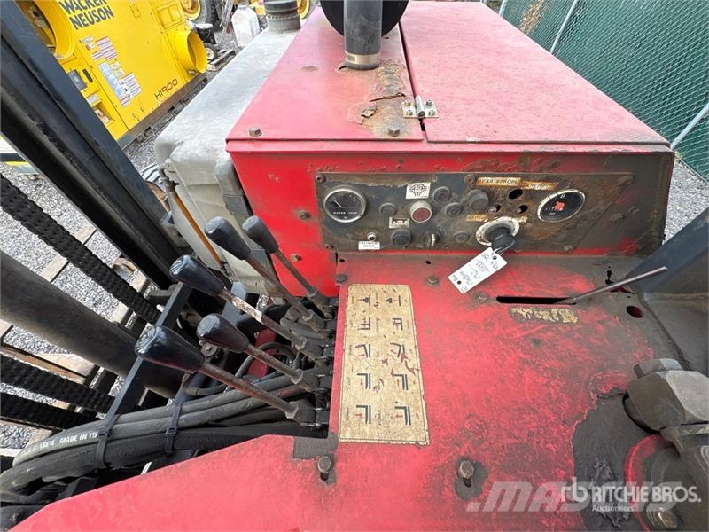 Moffett M7 5500 lb Truck Mounted Forklift Teleskobik yükleyiciler