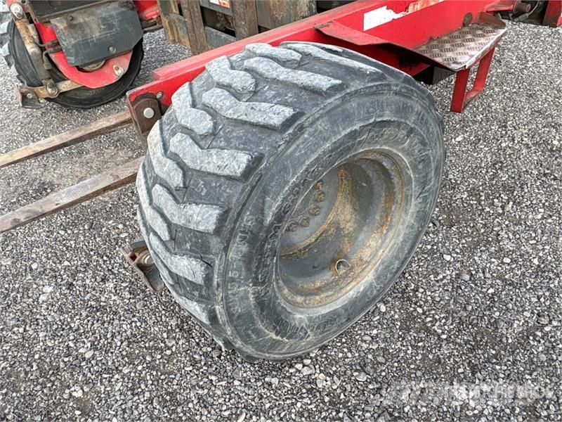 Moffett M7 5500 lb Truck Mounted Forklift Teleskobik yükleyiciler
