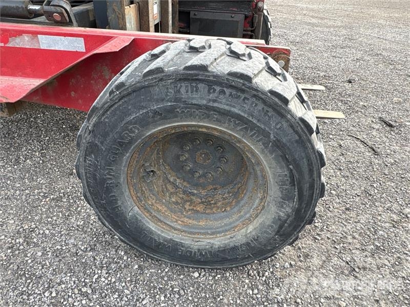 Moffett M7 5500 lb Truck Mounted Forklift Teleskobik yükleyiciler