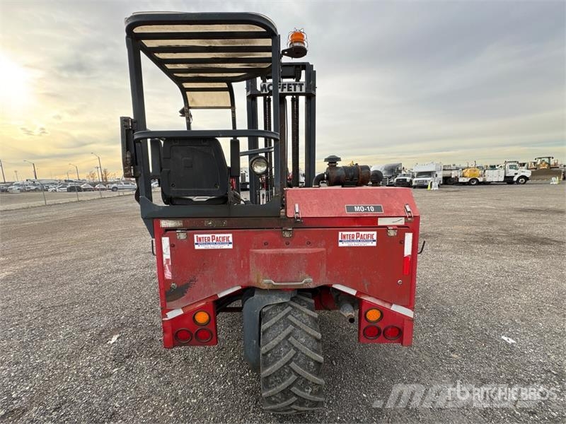 Moffett M7 5500 lb Truck Mounted Forklift Teleskobik yükleyiciler
