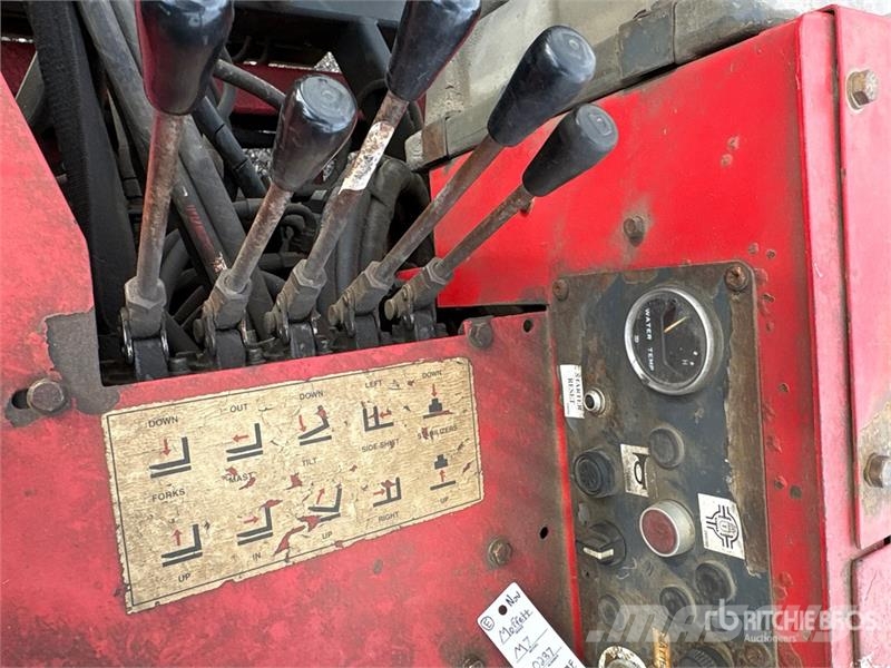 Moffett M7 5500 lb Truck Mounted Forklift Teleskobik yükleyiciler
