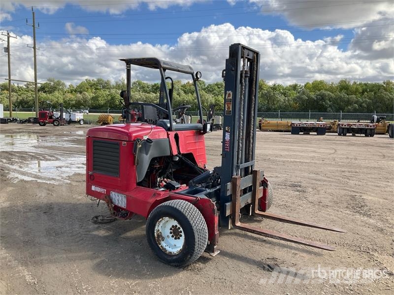 Moffett M8 50.3 5000 lb 3x3 Truck Mounted Forklift 트럭 장착 포크리프트