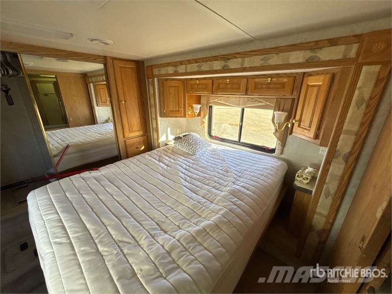  Monaco Diplomat Motor Home المنازل المتنقلة والكرافانات