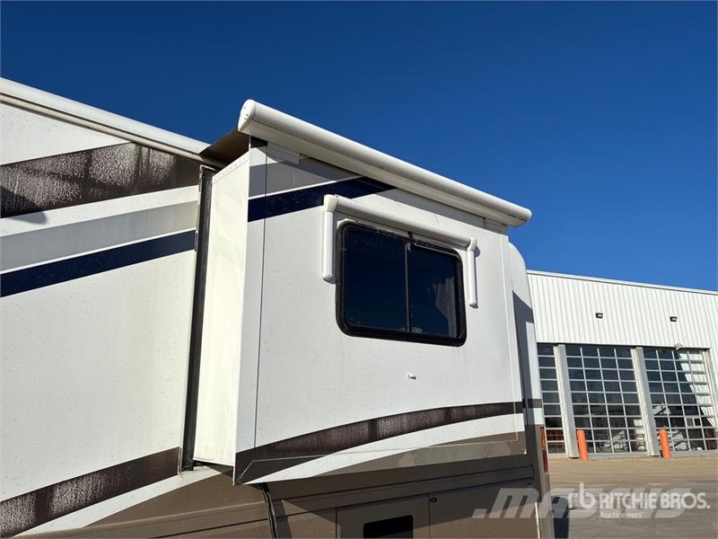  Monaco Diplomat Motor Home المنازل المتنقلة والكرافانات