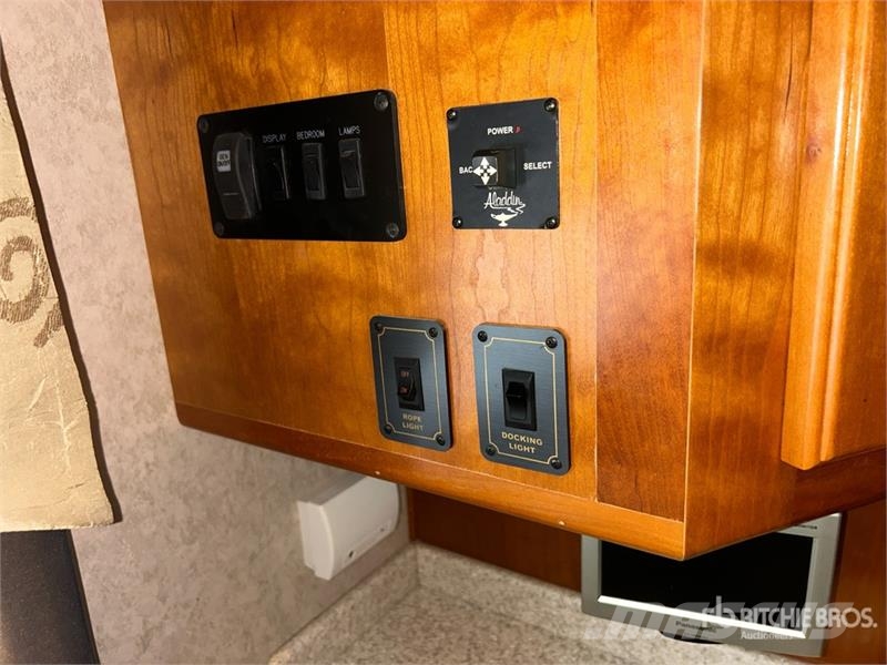  Monaco Signature Castle Motor Home 房车