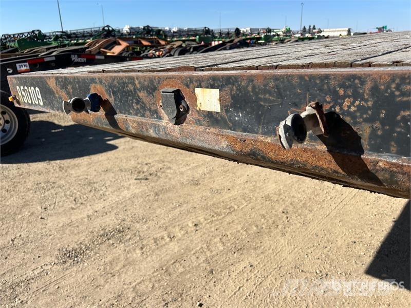 Monrac 53 ft Tri/A Flatbed Trailer Lavaperävaunut