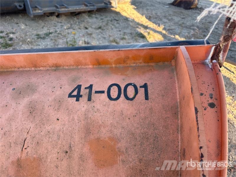 Monroe 12 ft Snow Plow - Fits Truck Снігоочищувальні ножі та плуги
