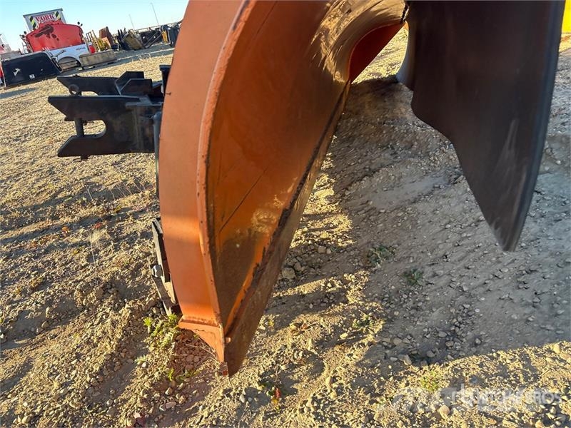 Monroe 12 ft Snow Plow - Fits Truck Снігоочищувальні ножі та плуги