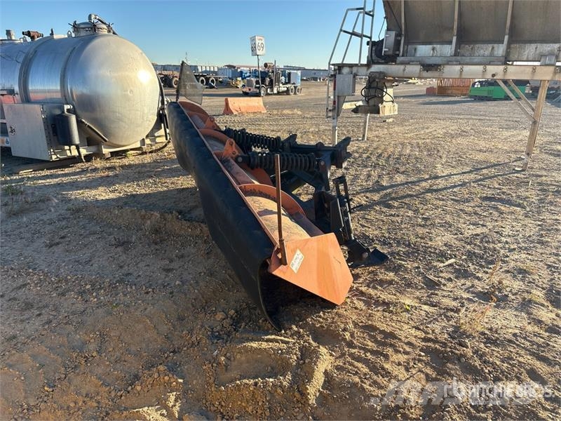 Monroe 12 ft Snow Plow - Fits Truck Снігоочищувальні ножі та плуги