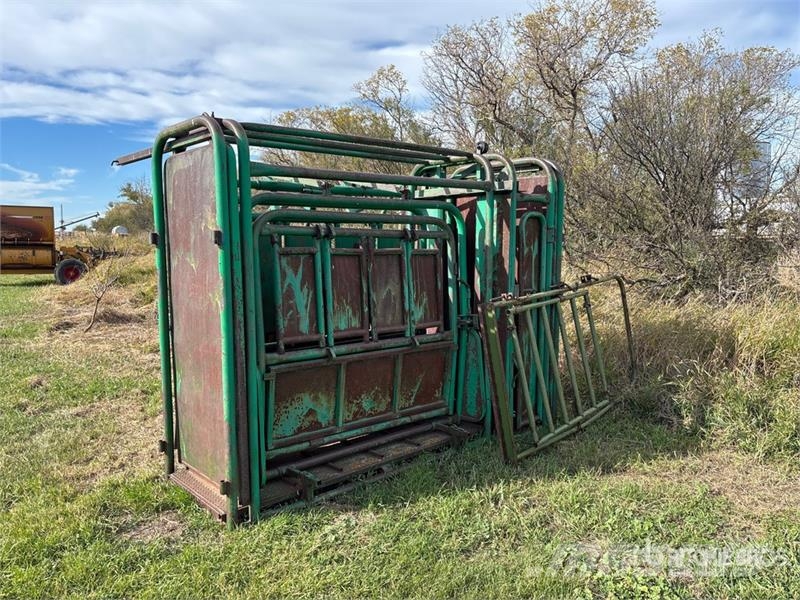Morand 7 ft Bison Squeeze Chute Ostale poljoprivredne mašine